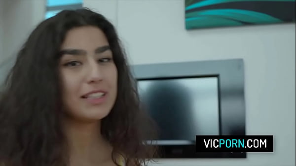 Cute teen brunette Luna Silver pussy stretched