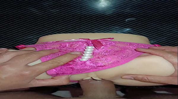 TRAILER: CANDY EN TANGA ROSA CON PERLAS! DISFRUTA DE PURO SEXO ANAL.